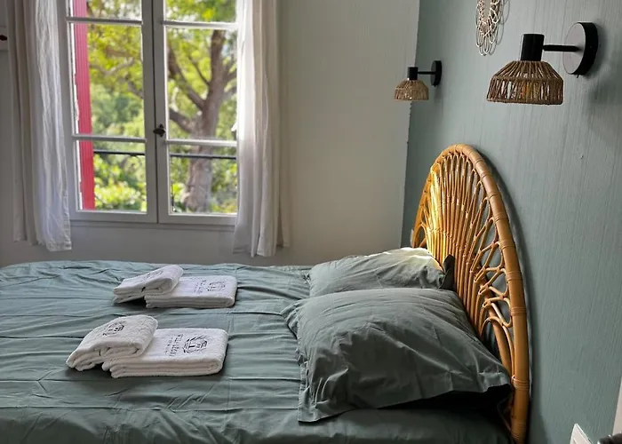 Les Restanques 3 Bedroom Leona 度假居 *
