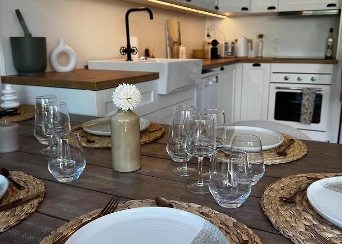 Les Restanques 3 Bedroom Leona 度假居 *