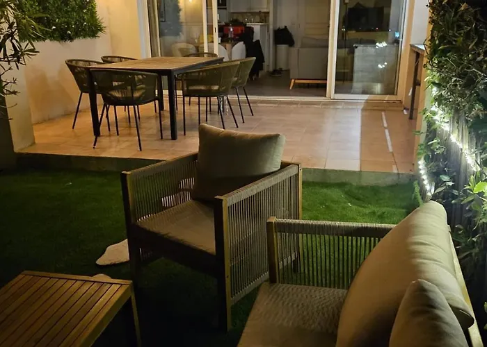 Les Restanques 3 Bedroom Leona 度假居 *