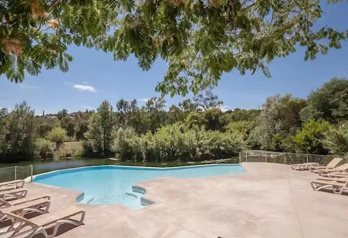 Les Restanques 3 Bedroom Leona 度假居 *