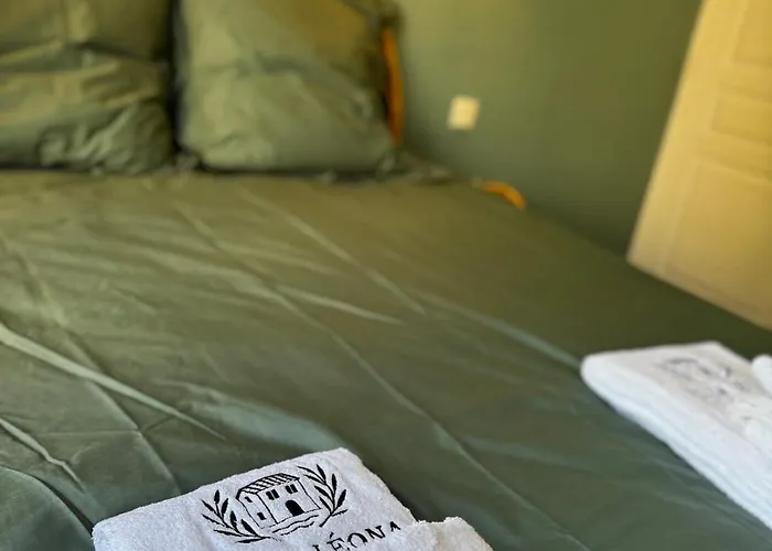 Les Restanques 3 Bedroom Leona 度假居 *